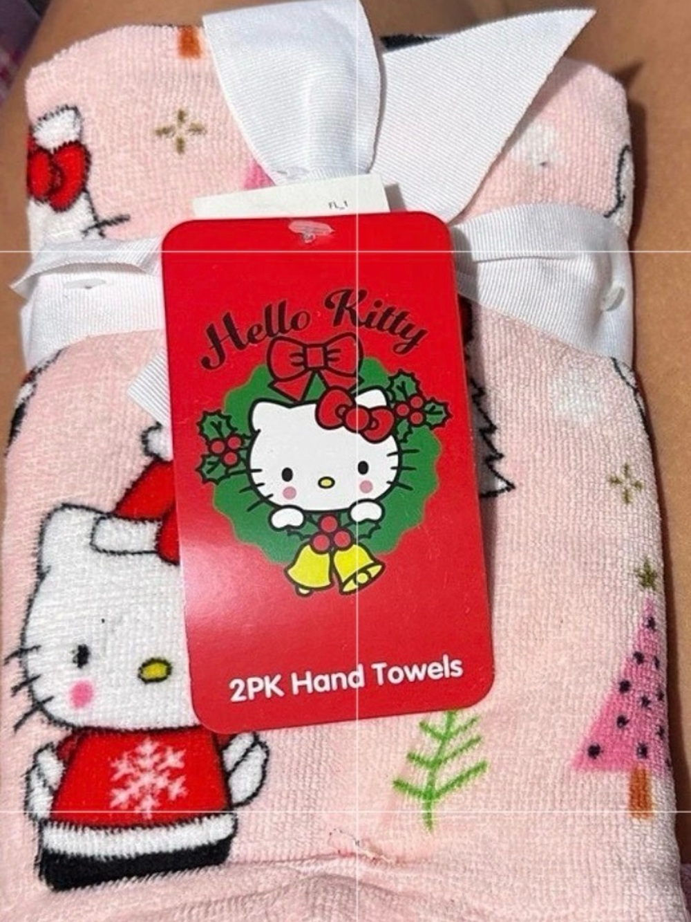 NWT Hello Kitty Christmas 2-Pack Hand Towels in Pink & White NWT